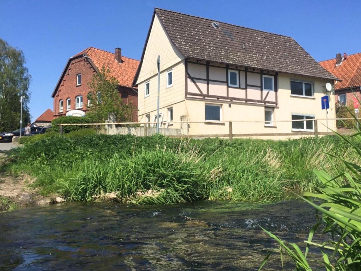 Modern Holiday Home near River in Amelgatzen Emmerthal Zimmer foto
