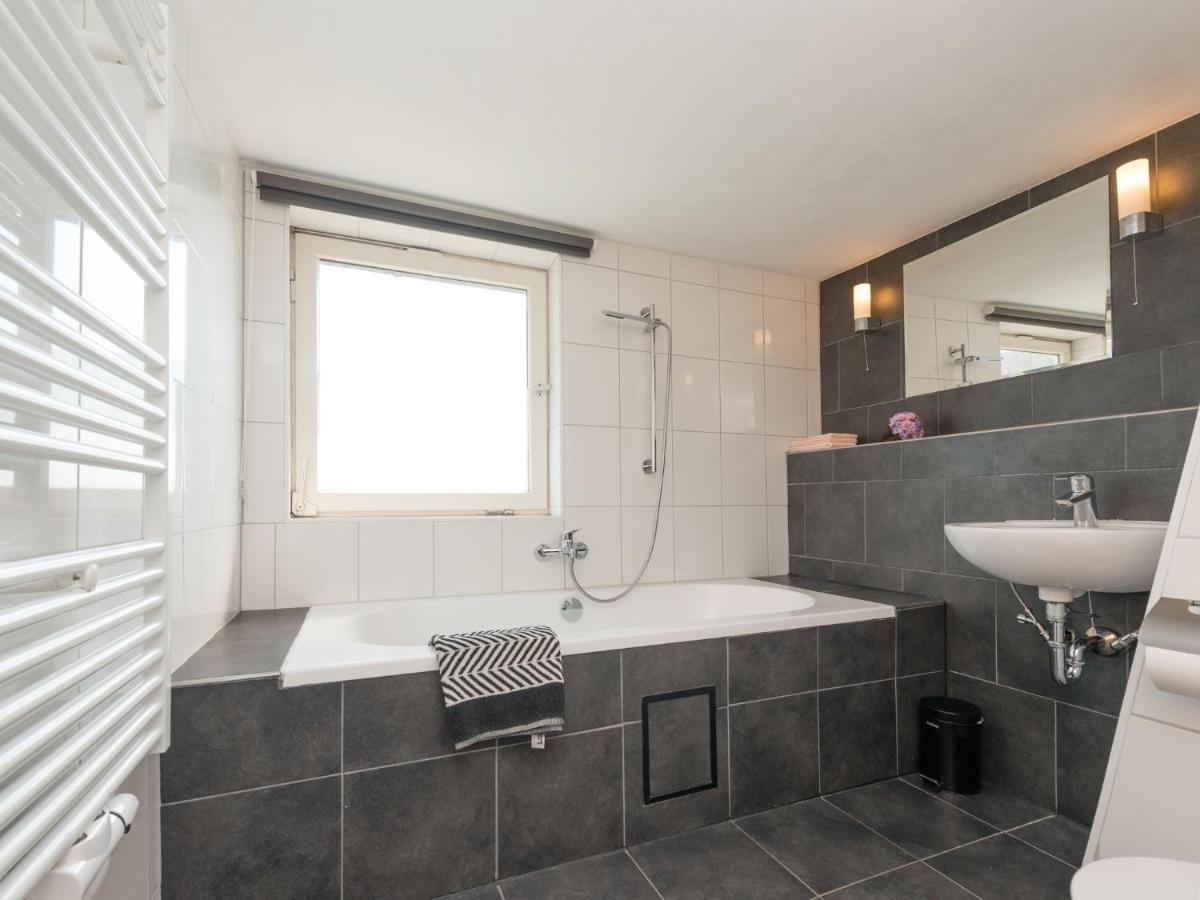 Modern Holiday Home near River in Amelgatzen Emmerthal Zimmer foto